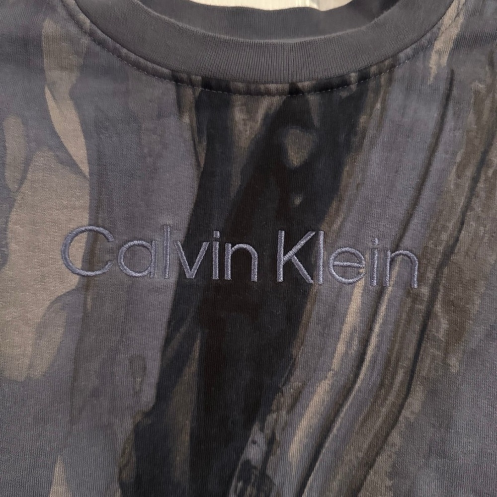 Calvin Klein Like New Crew Neck